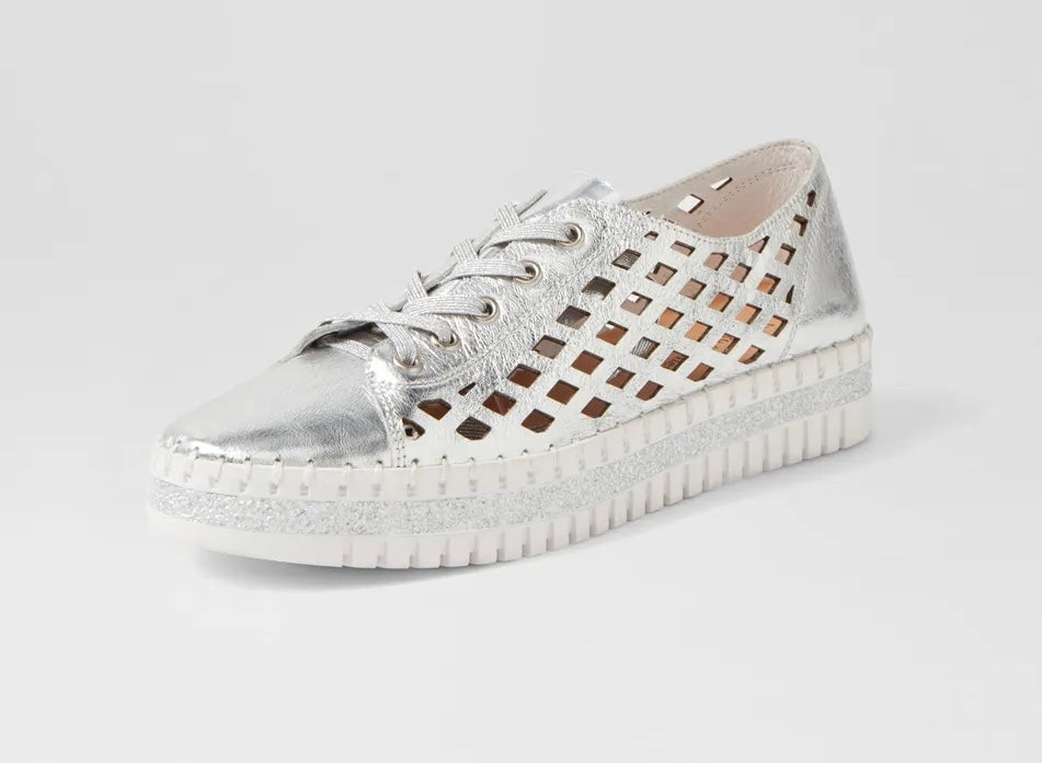Mandle Silver Leather