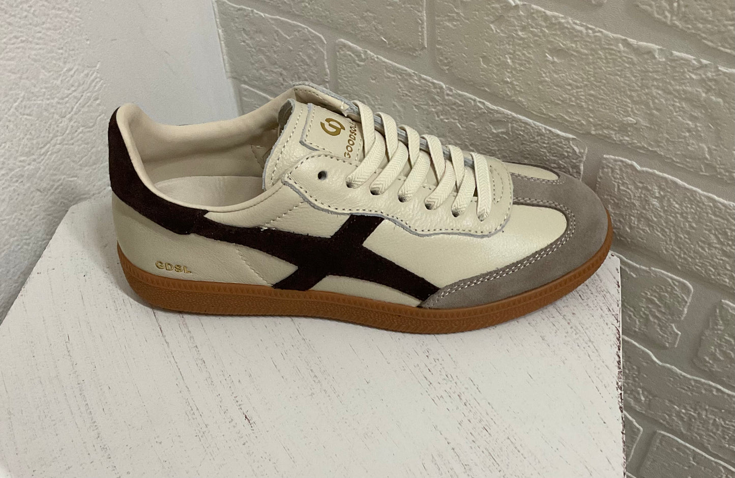 Crossroads Ivory/Coffee