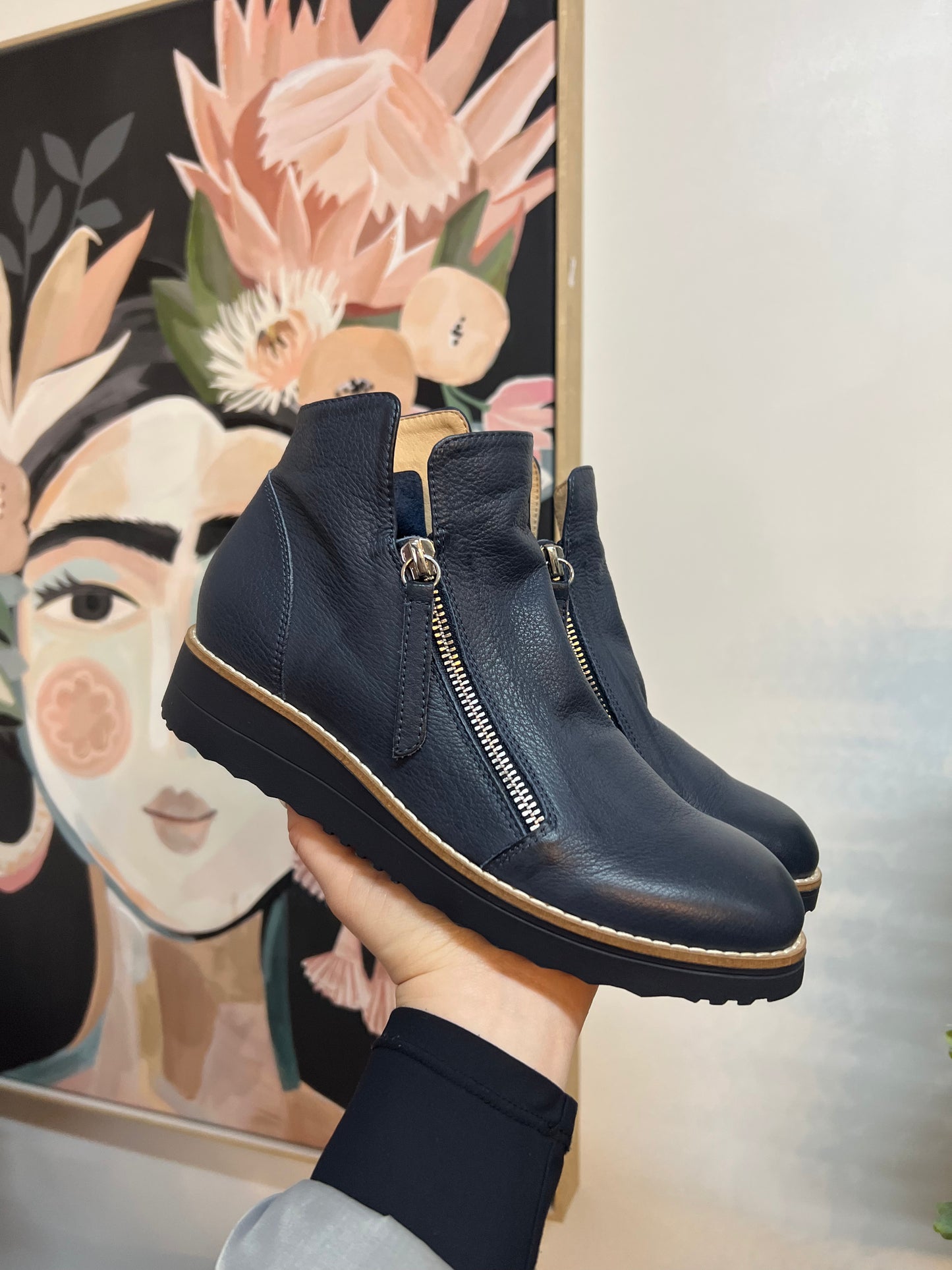 OHMY-TO Navy Leather