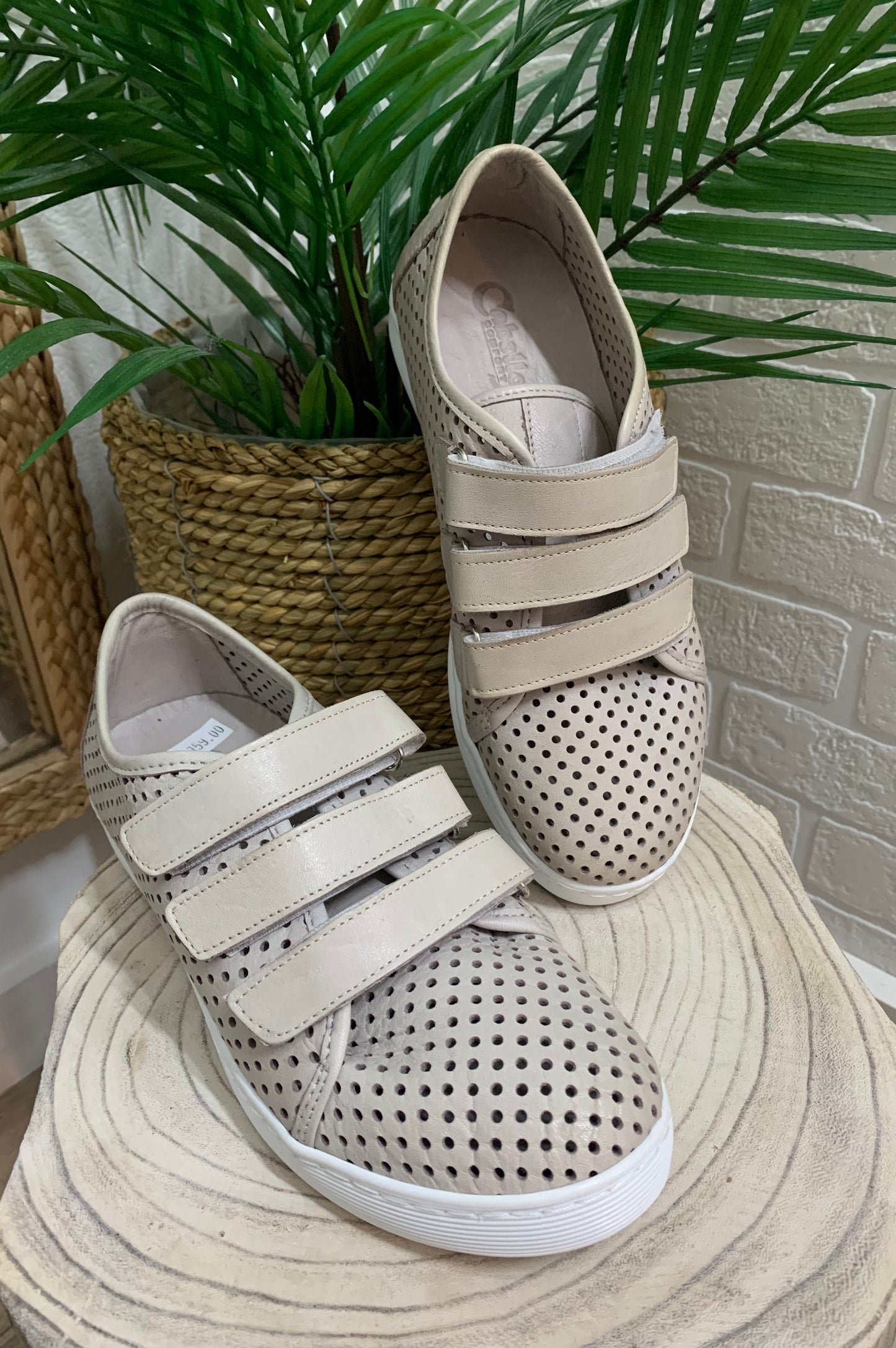 Cabello EGV3 - Emelda's Shoes