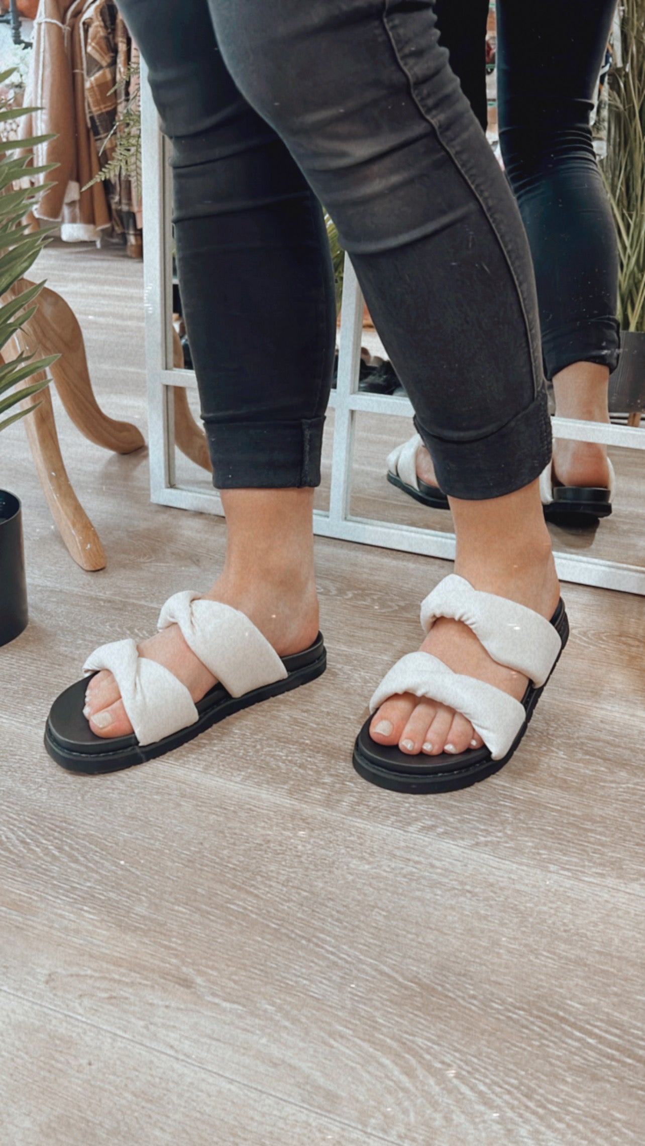 Abbie Slides - Emelda's Shoes