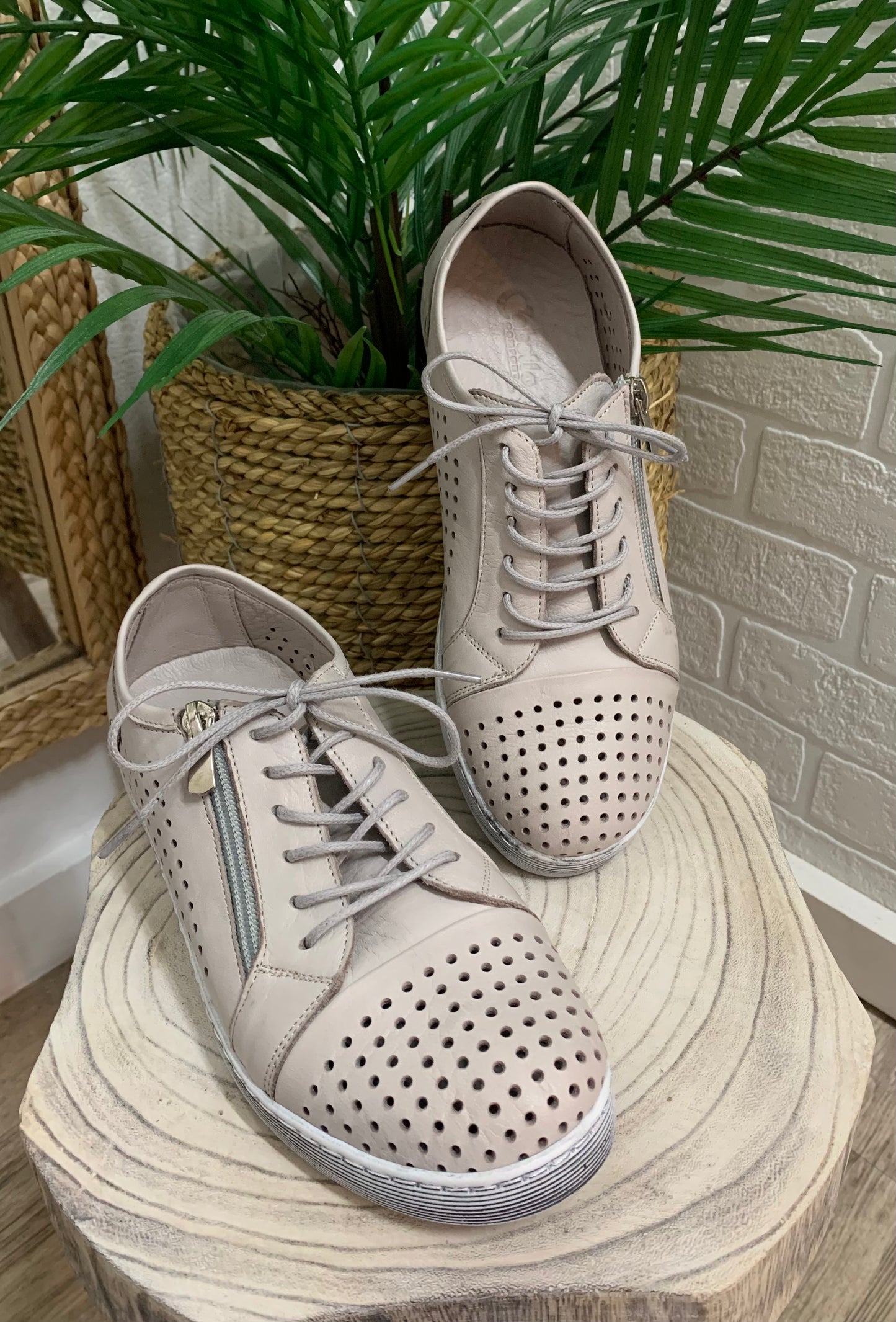 Cabello EG17 - Emelda's Shoes
