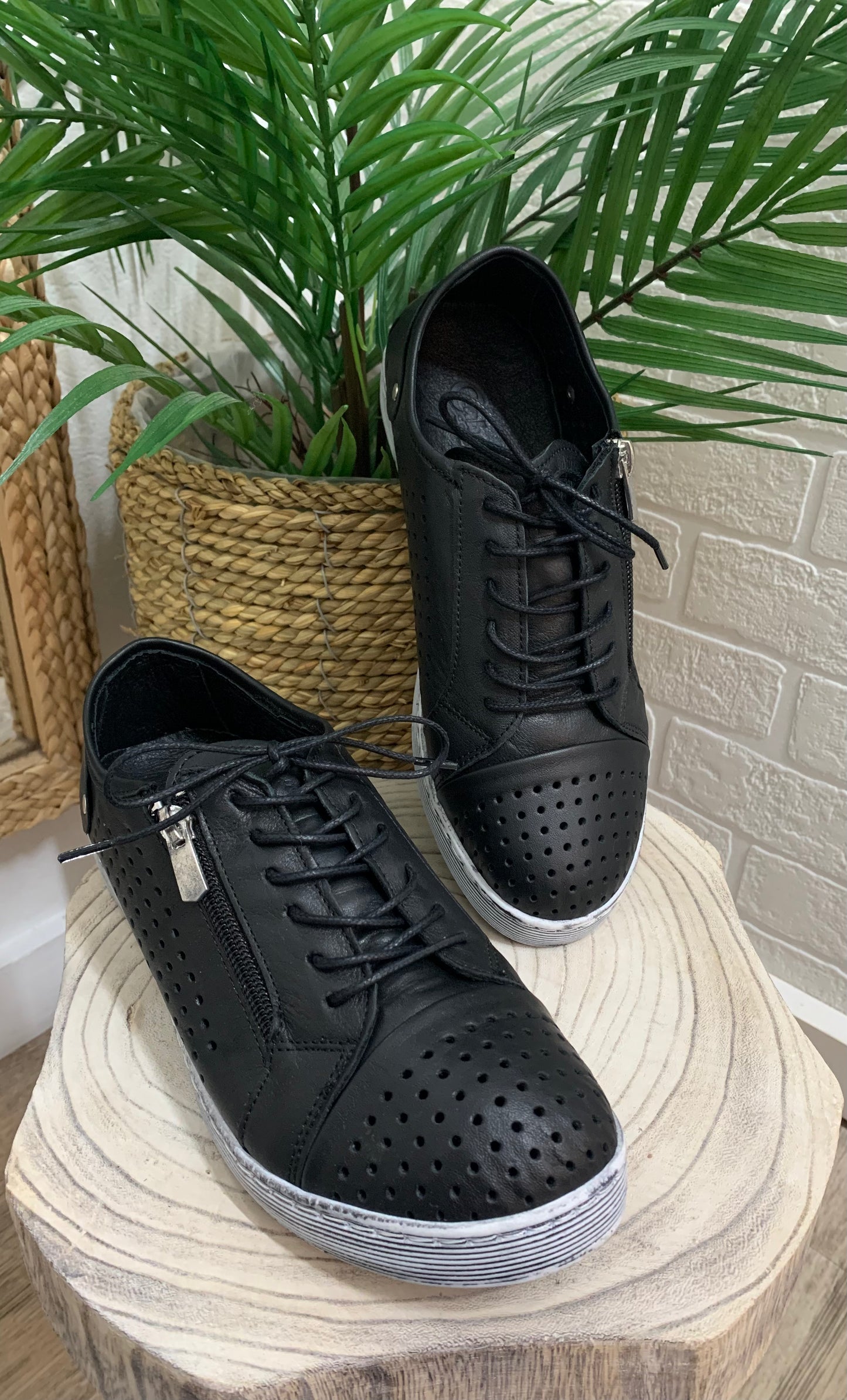 Cabello EG17 - Emelda's Shoes