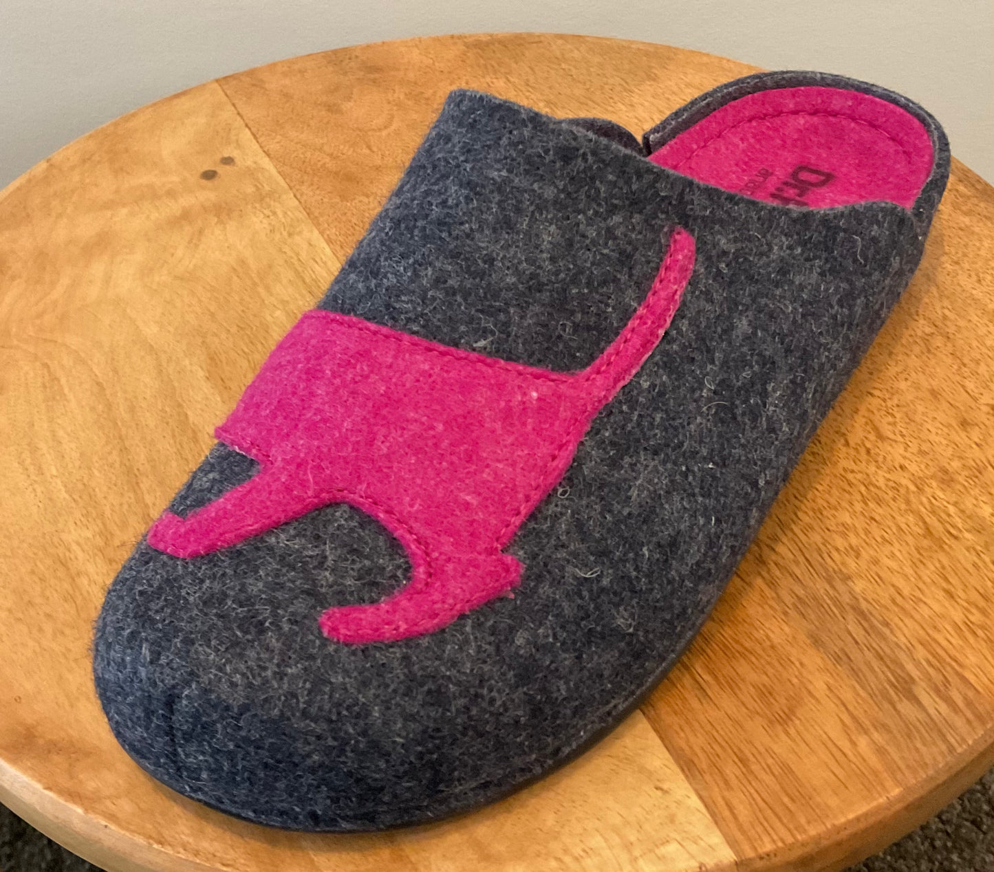 Dr. Feet Dash Fuxia Pup