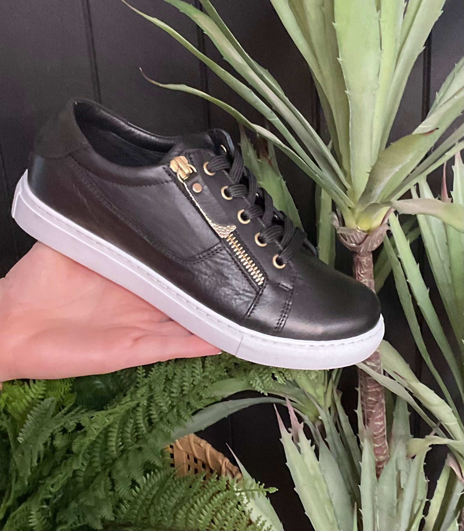 Eg520 - Emelda's Shoes