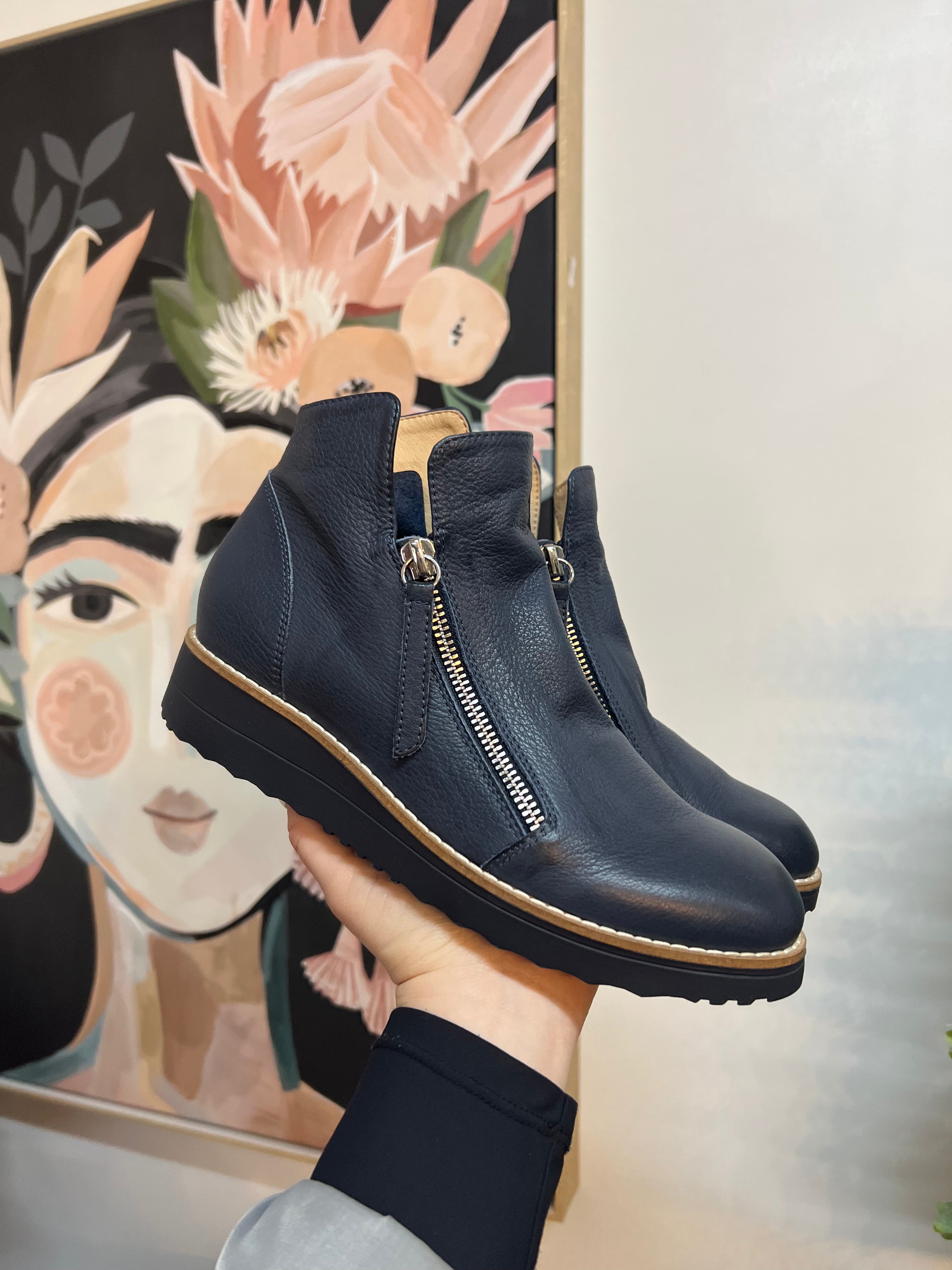OHMY-TO Navy Leather - Emelda's Shoes