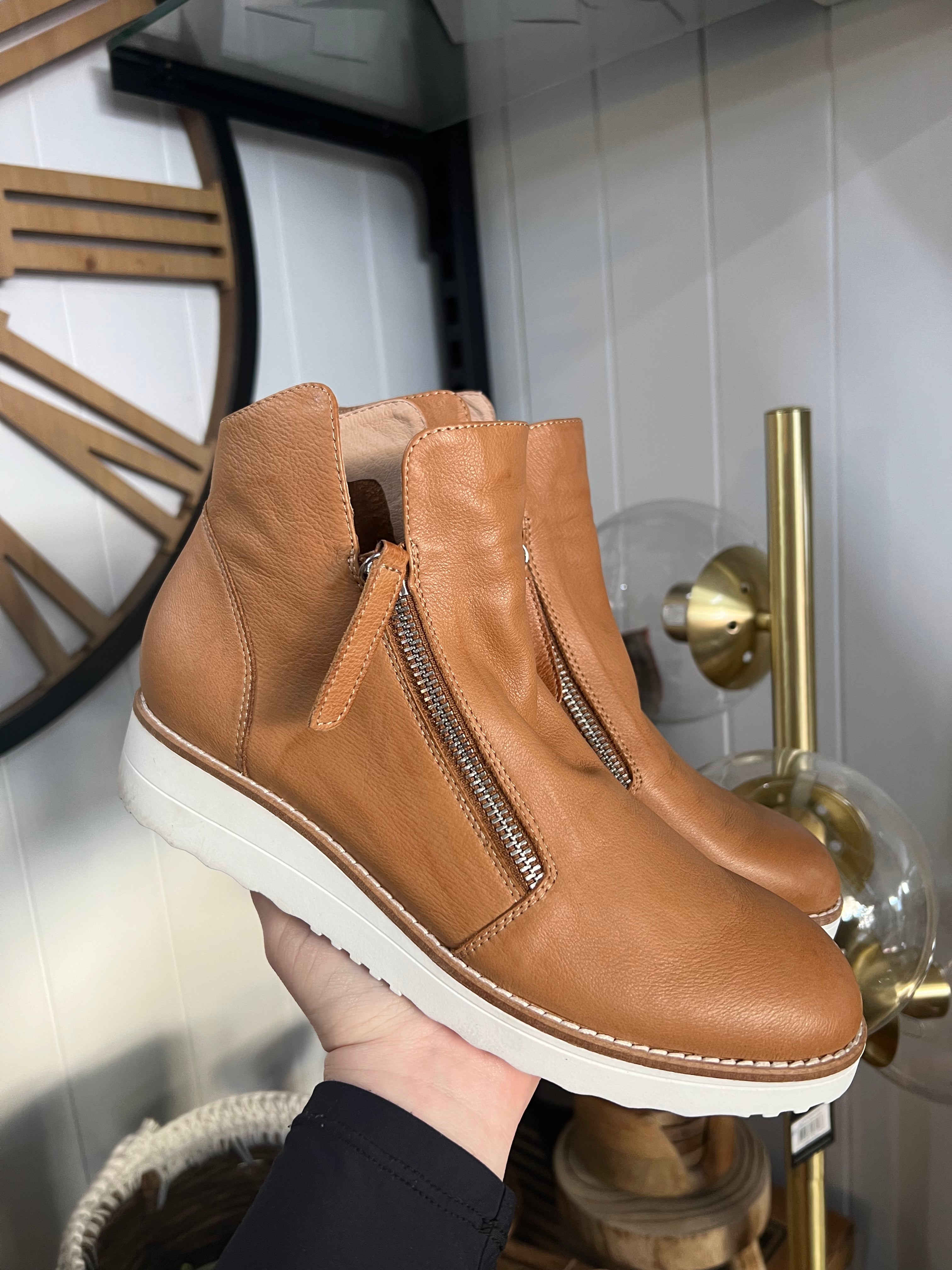 OHMY-TO Tan Leather - Emelda's Shoes