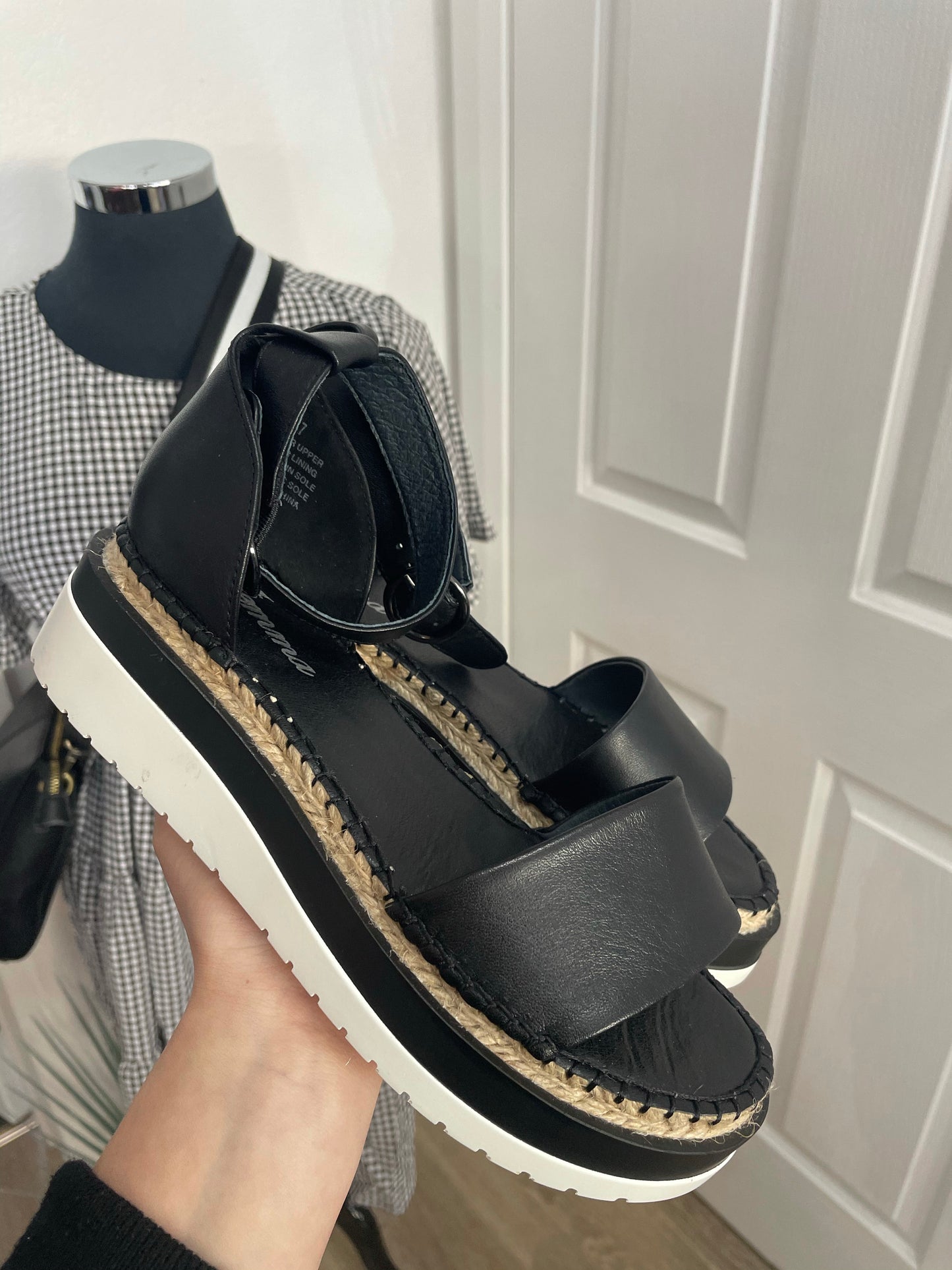 Brydie Platform Sandal - Emelda's Shoes